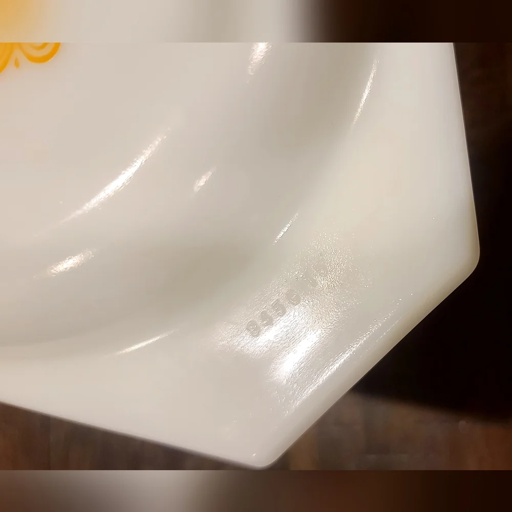 PYREX Vintage Golden Butterfly Baking Casserole Dish with Lid 2.5 Qt